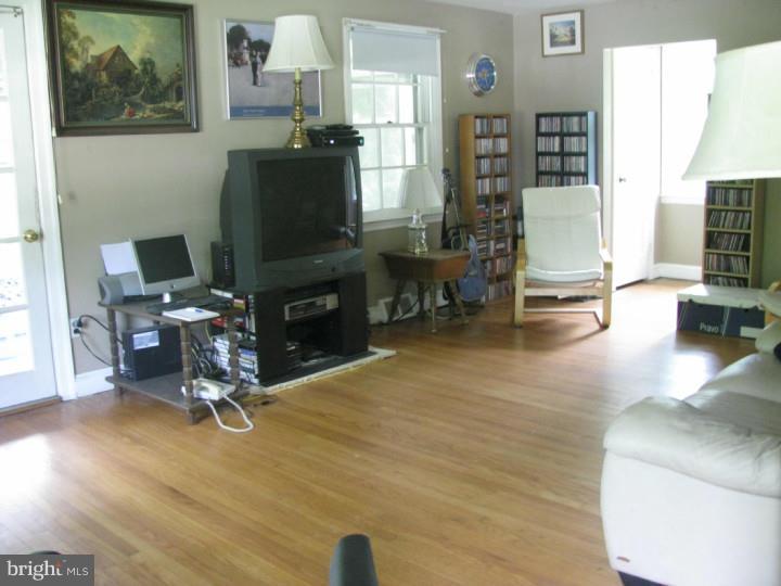 303 East Country Club Lane Wallingford, PA 19086 - Photo 2 of 22 Living Room