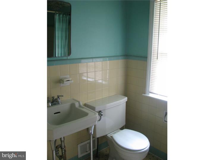 303 East Country Club Lane Wallingford, PA 19086 - Photo 14 of 22 Bathroom