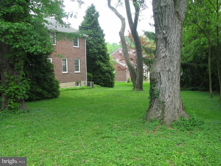303 East Country Club Lane Wallingford, PA 19086 - Photo 21 of 22 Exterior Back