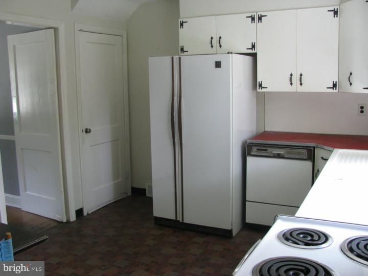 303 East Country Club Lane Wallingford, PA 19086 - Photo 7 of 22 Kitchen