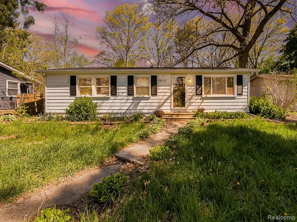 $1,850 | 9650 Cooley Lake Road, White Lake, MI 48386