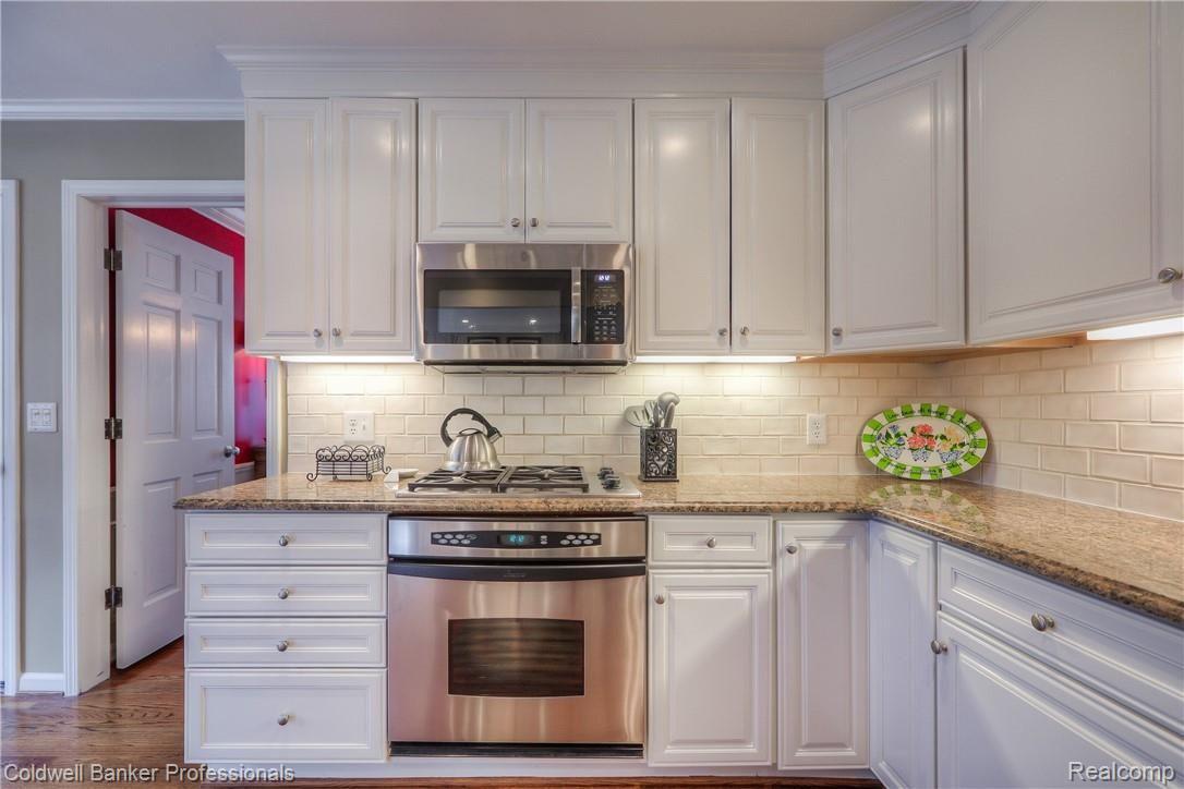 154 Hamilton Road Bloomfield Hills, MI 48301 - Photo 23 of 48 -31.jpg