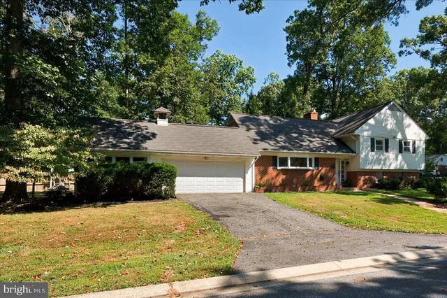 a view of a house with outdoor space