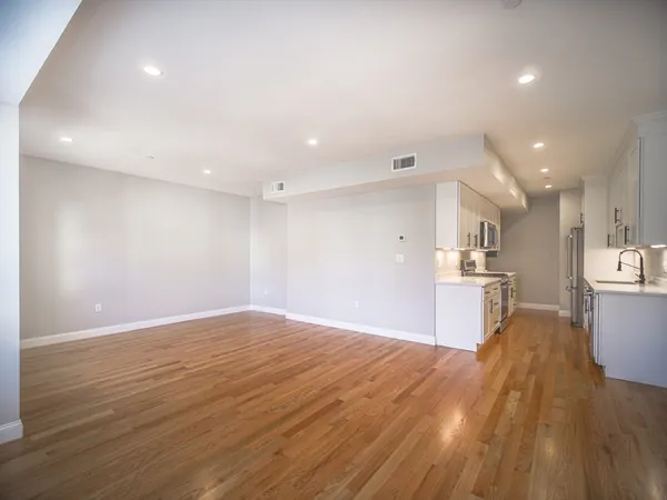 $2,975 | 194 Havre Street, Unit 201, Boston, MA 02128