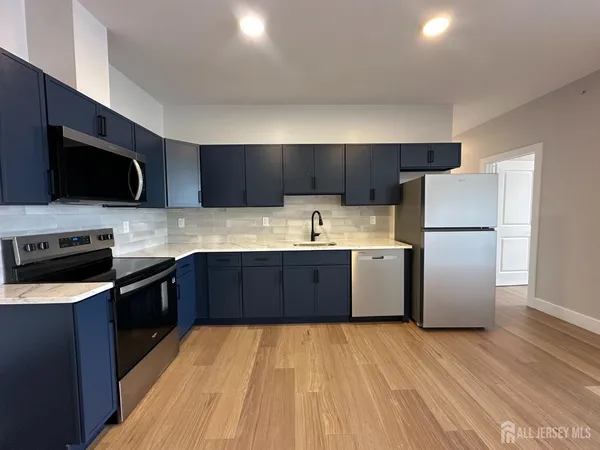 $3,195 | 213 French Street, Unit 7, New Brunswick, NJ 08901