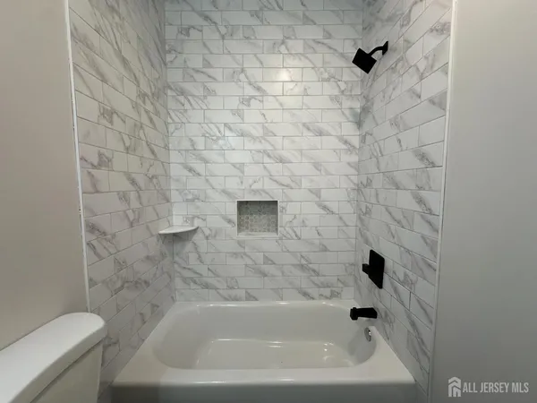 $3,195 | 213 French Street, Unit 7, New Brunswick, NJ 08901