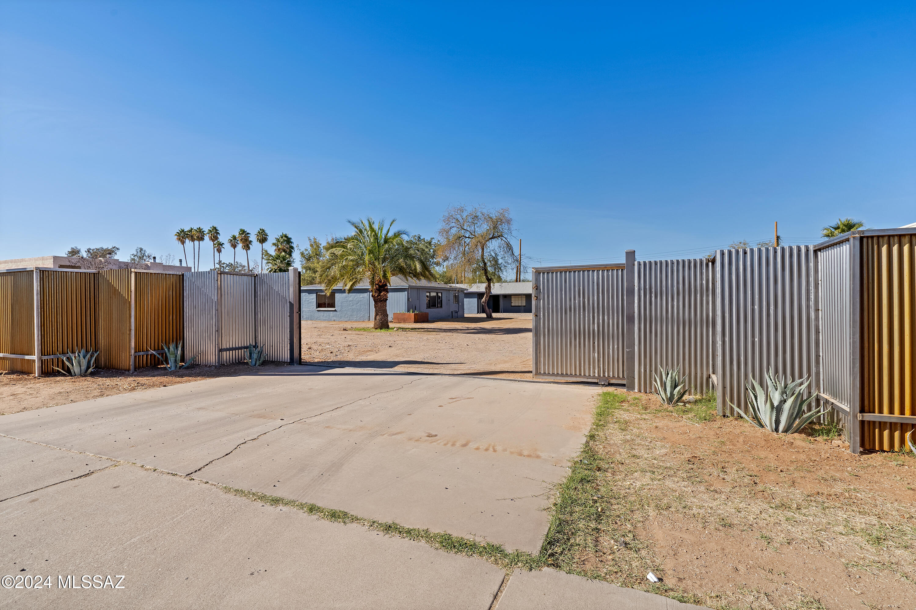 2013 North Swan Road Tucson, AZ 85712 - Photo 9 of 35 Gallery Image 9