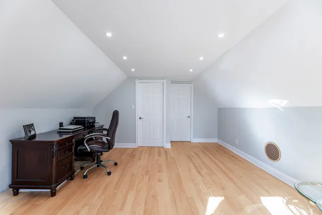 $369,900 | 2720 West 97th Street, Evergreen Park, IL 60805