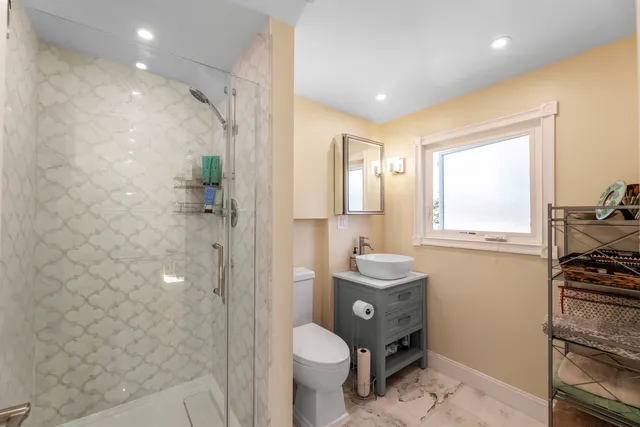 $369,900 | 2720 West 97th Street, Evergreen Park, IL 60805