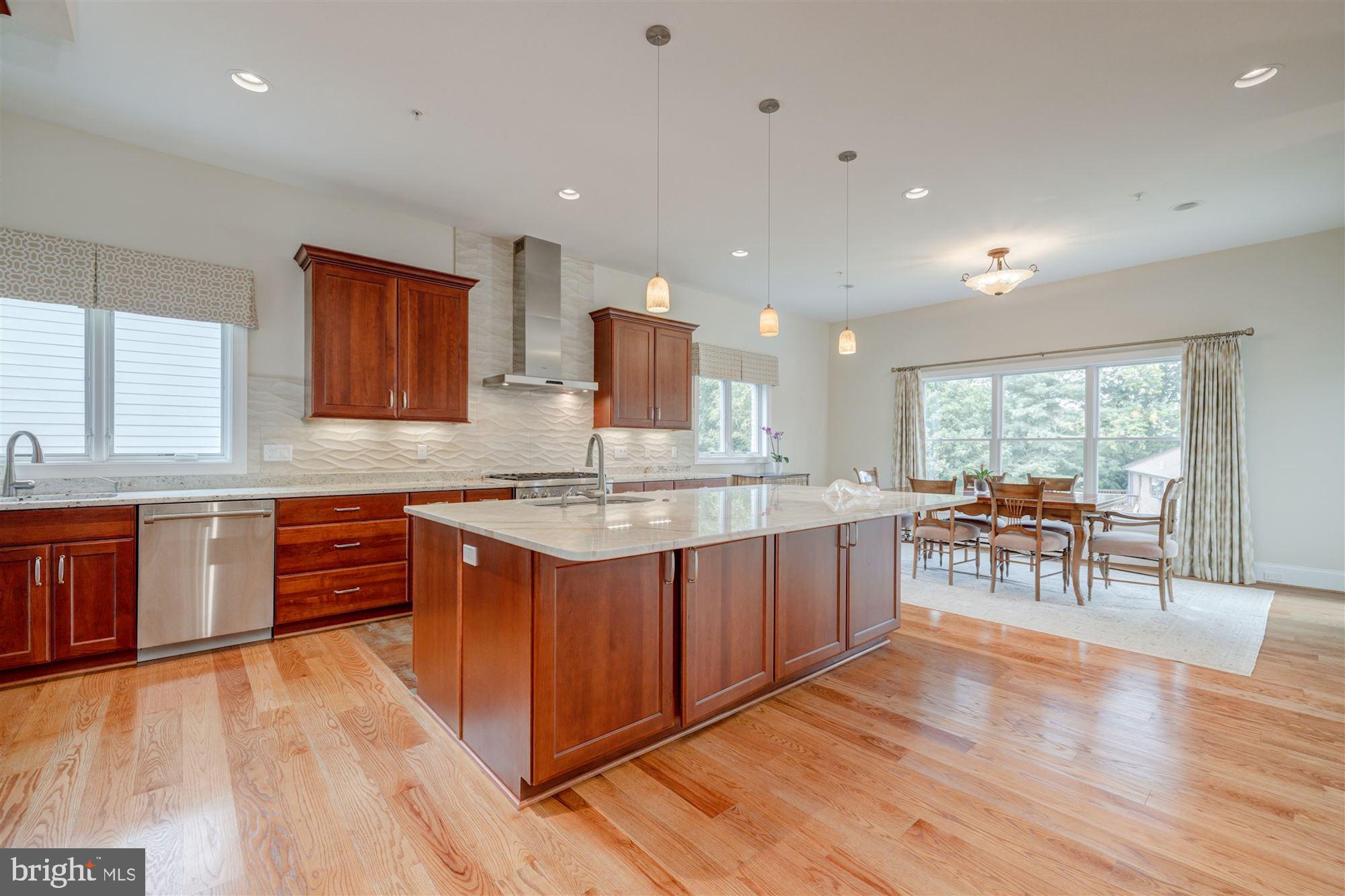 9810 Hall Road Potomac, MD 20854 - Photo 14 of 77 huge eat-in area