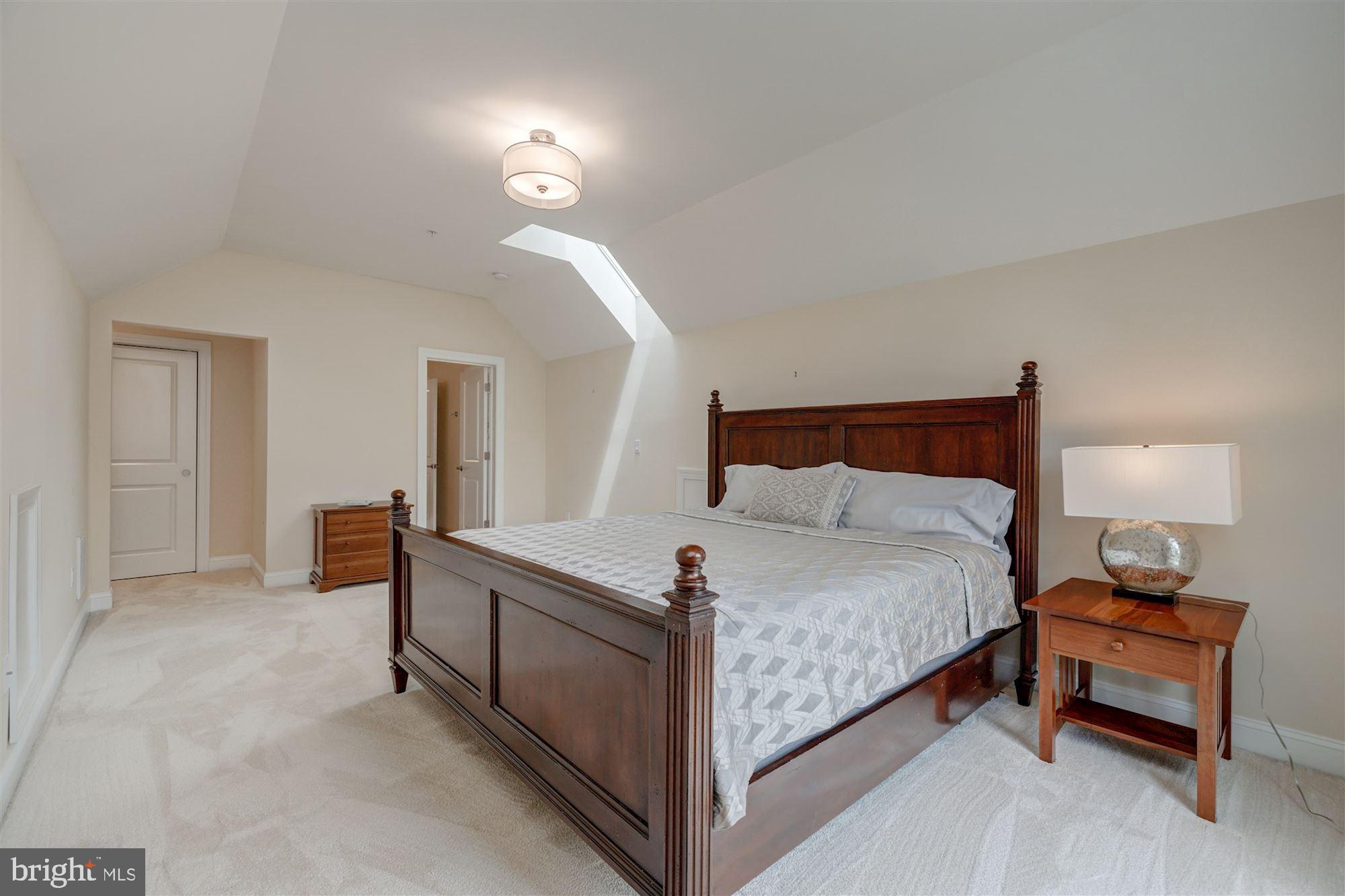 9810 Hall Road Potomac, MD 20854 - Photo 49 of 77 Upper Level Bedroom #4 with J & J Bath, skylight!