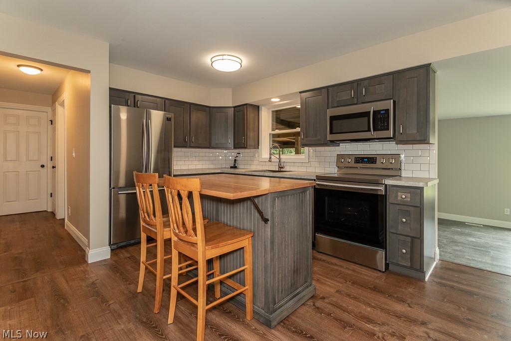 10340 Cedar Road Chesterland, OH 44026 - Photo 4 of 34