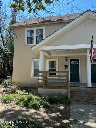 $1,800 | 240 East New Hampshire Avenue, Southern Pines, NC 28387
