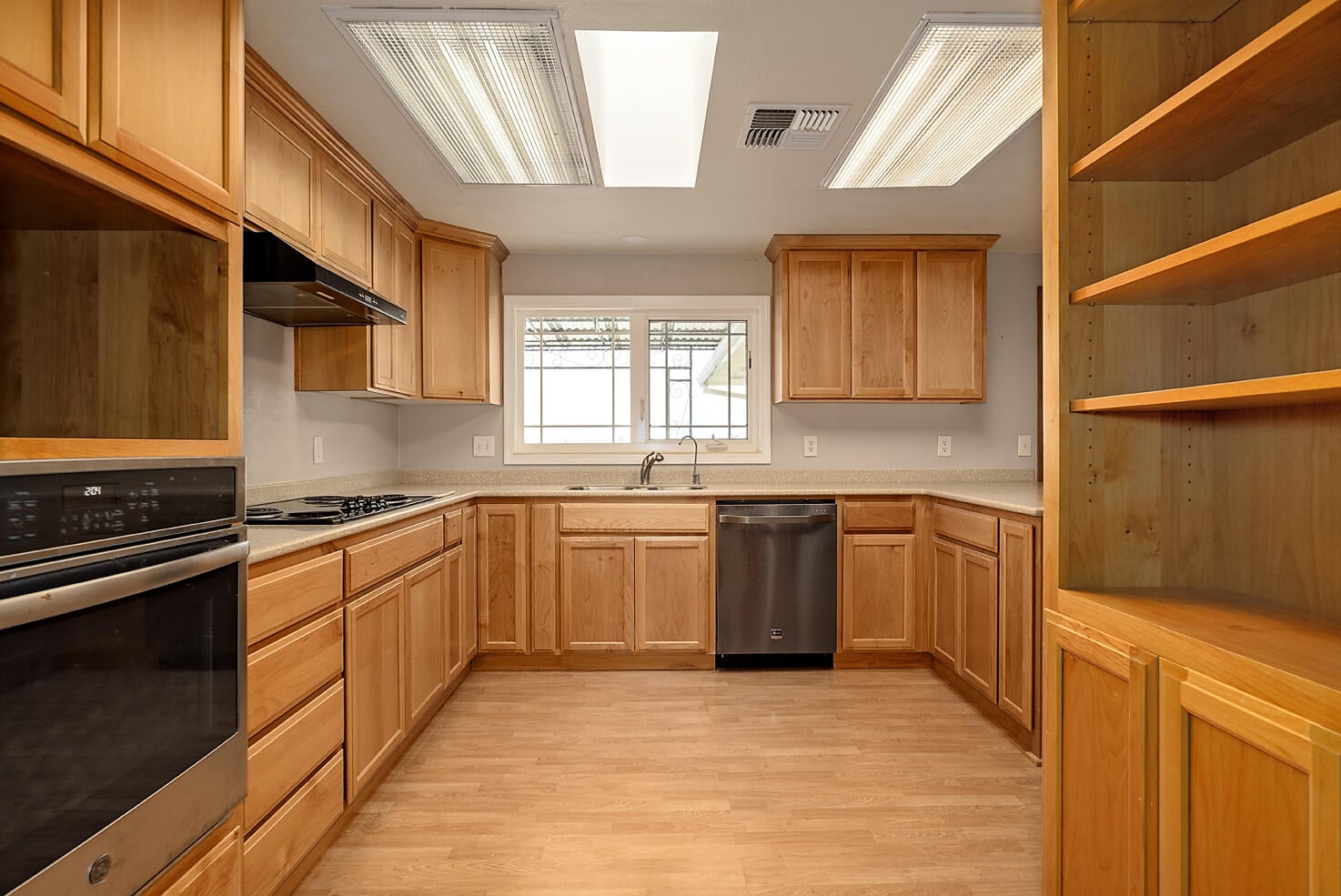 3812 Old Stage Road Central Point, OR 97502 - Photo 8 of 38 Kitchen