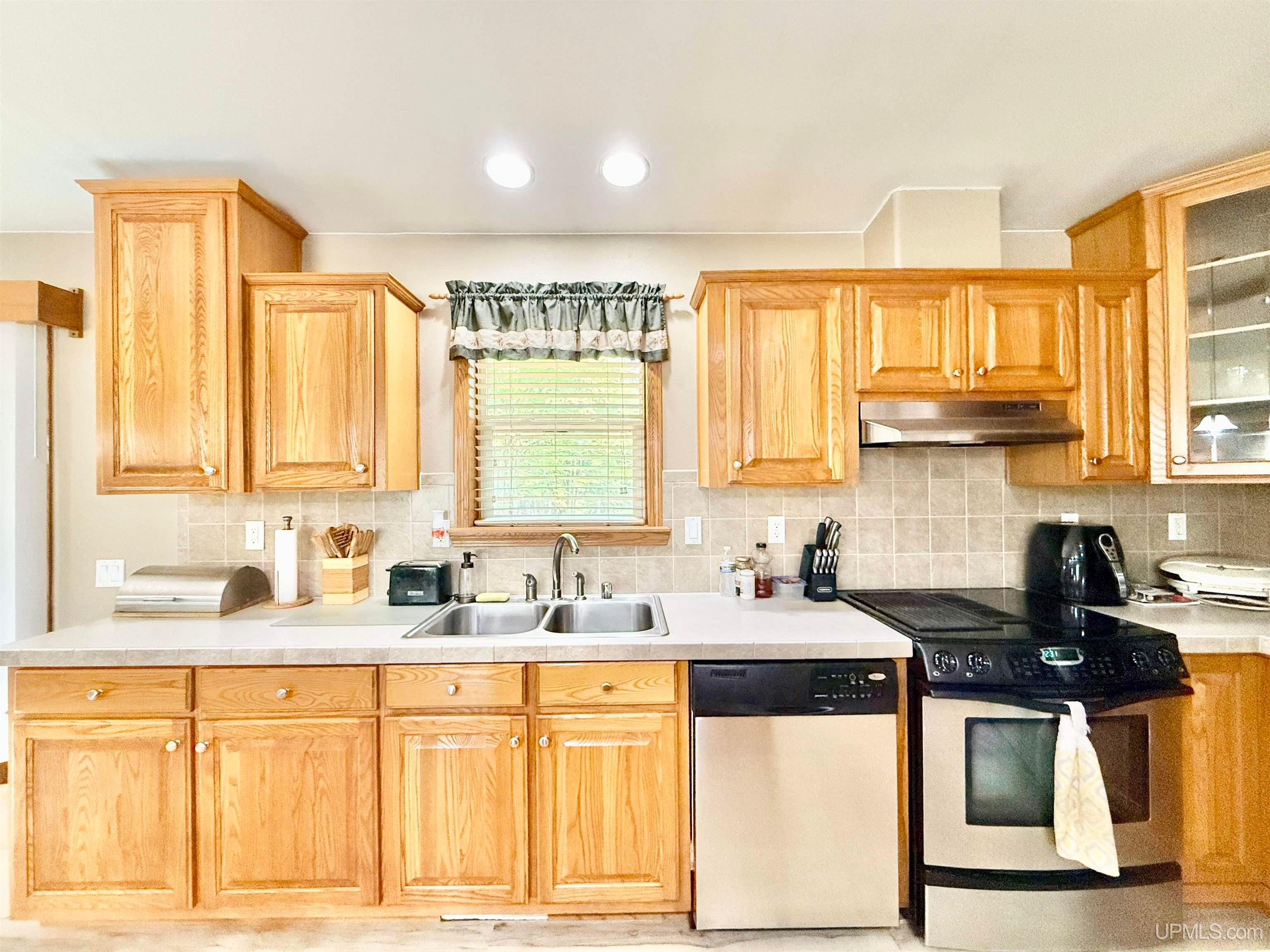 4446 12th Road Escanaba, MI 49829 - Photo 13 of 34 Gallery Image 13