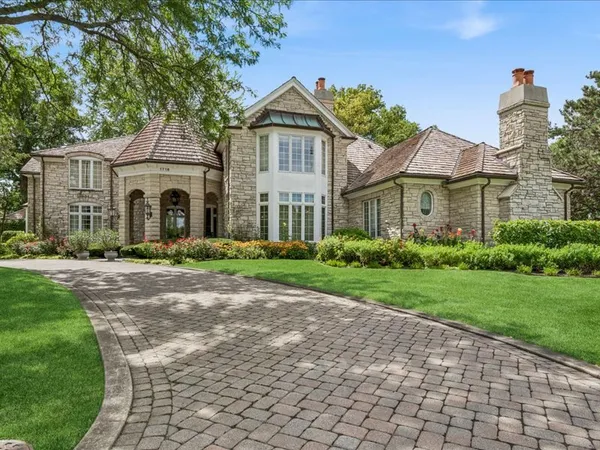 $2,499,000 | 1719 Midwest Club Parkway, Oak Brook, IL 60523