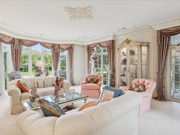 $2,499,000 | 1719 Midwest Club Parkway, Oak Brook, IL 60523