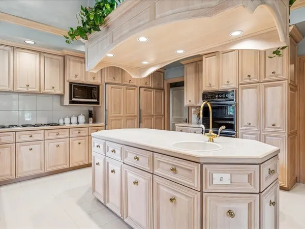 $2,499,000 | 1719 Midwest Club Parkway, Oak Brook, IL 60523