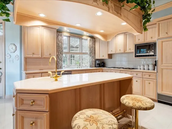 $2,499,000 | 1719 Midwest Club Parkway, Oak Brook, IL 60523