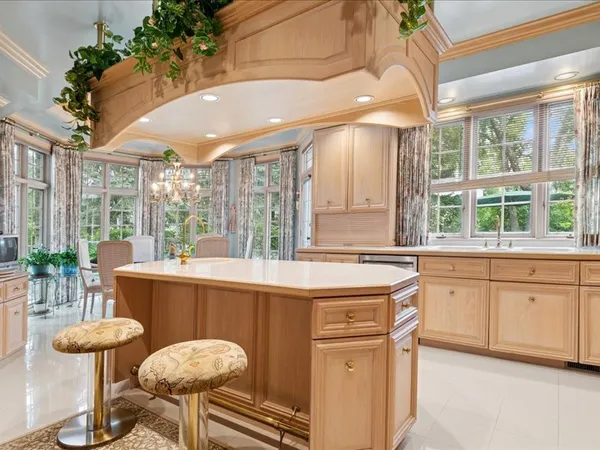 $2,499,000 | 1719 Midwest Club Parkway, Oak Brook, IL 60523