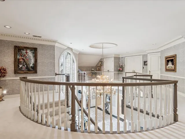 1719 Midwest Club Parkway, Oak Brook, IL 60523