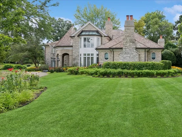 $2,499,000 | 1719 Midwest Club Parkway, Oak Brook, IL 60523