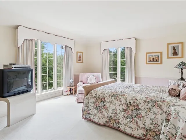 1719 Midwest Club Parkway, Oak Brook, IL 60523