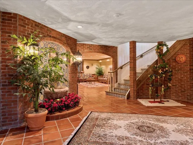 1719 Midwest Club Parkway, Oak Brook, IL 60523