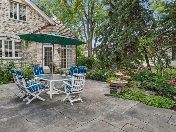 $2,499,000 | 1719 Midwest Club Parkway, Oak Brook, IL 60523