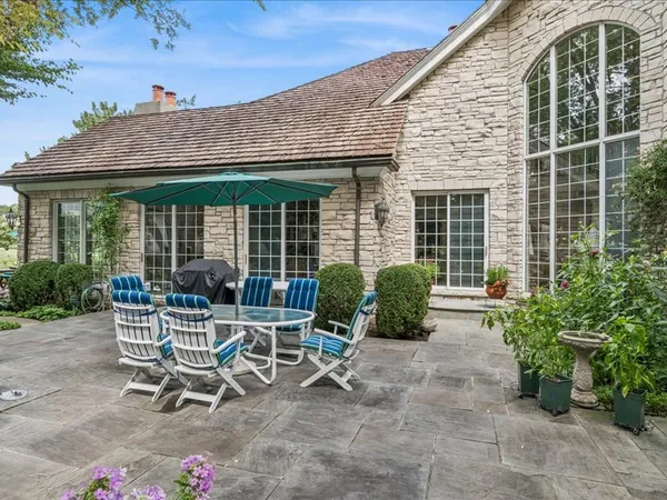 $2,499,000 | 1719 Midwest Club Parkway, Oak Brook, IL 60523