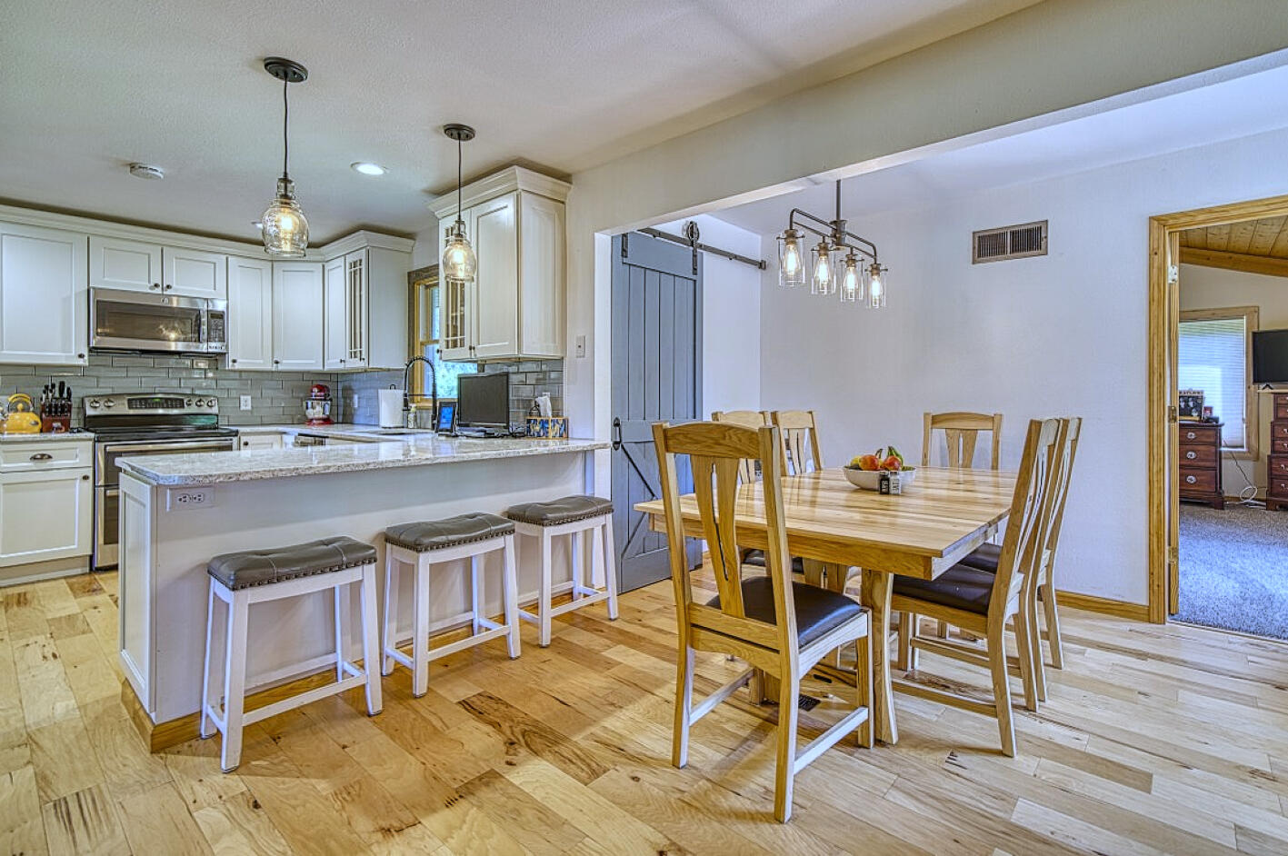 W304S3236 Brookhill Road Genesee, WI 53189 - Photo 11 of 67 Dining room / kitchen