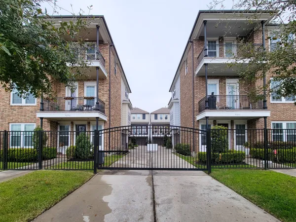 $3,250 | 925 West 19th Street, Unit A, Houston, TX 77008