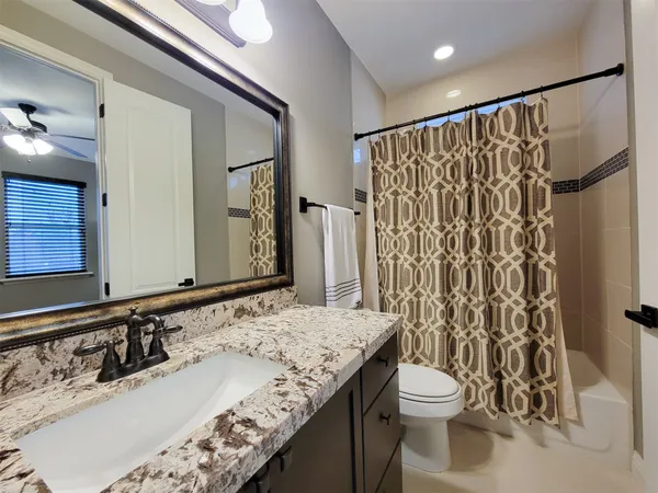 $3,250 | 925 West 19th Street, Unit A, Houston, TX 77008