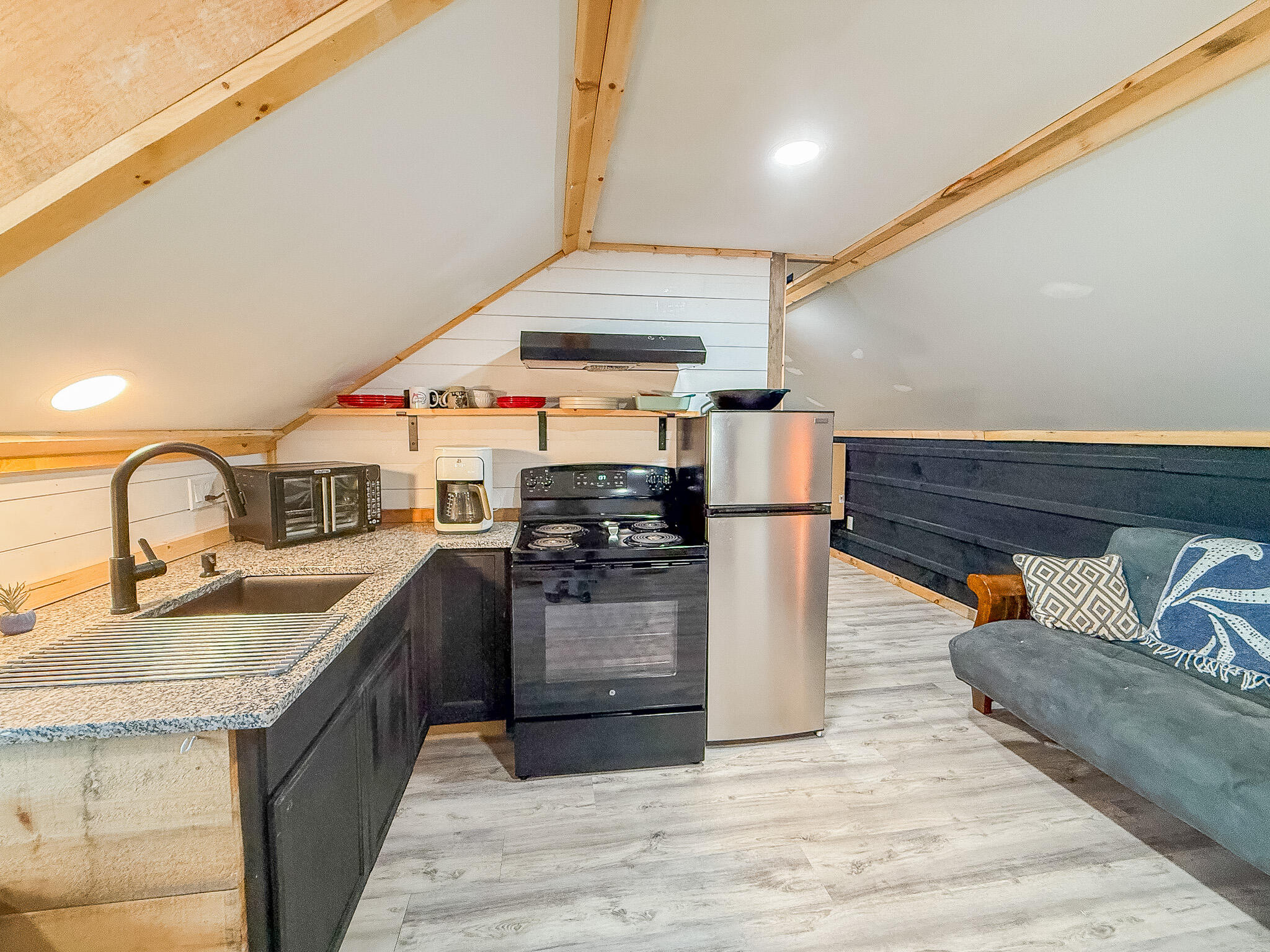 967 Newbury Neck Road Surry, ME 04684 - Photo 33 of 54 Apartment kitchen