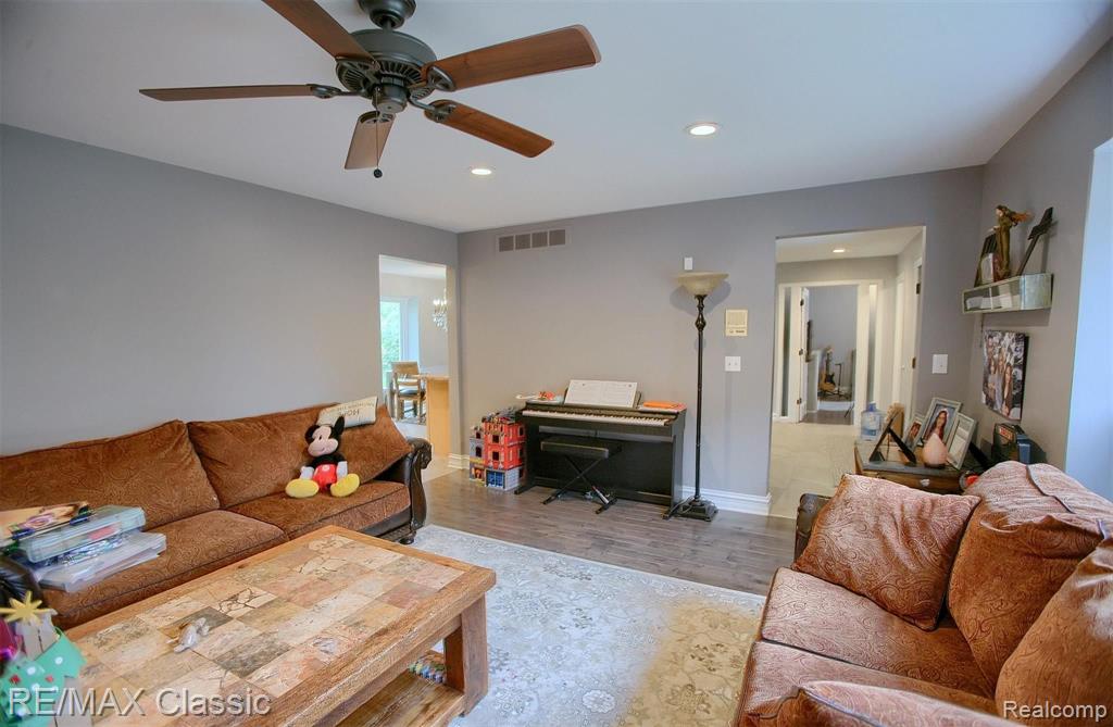 7415 Wing Lake Road Bloomfield Hills, MI 48301 - Photo 6 of 30