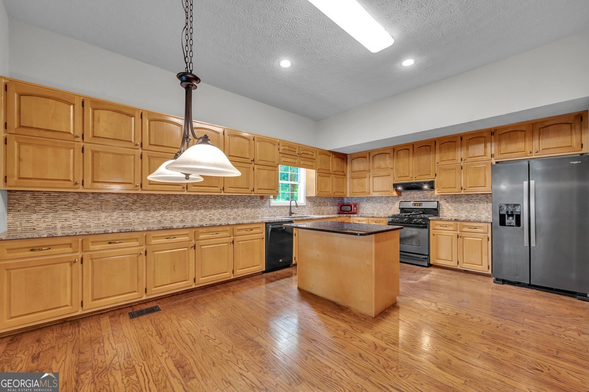 65 Pointe View Court Jackson, GA 30233 - Photo 10 of 30