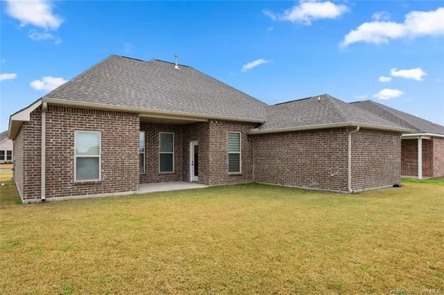 $247,000 | 218 White Castle North, Iowa, LA 70647