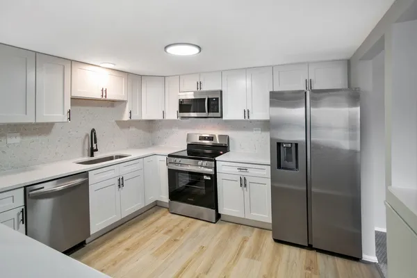 $259,700 | 375 Plum Creek Drive, Unit 108, Wheeling, IL 60090