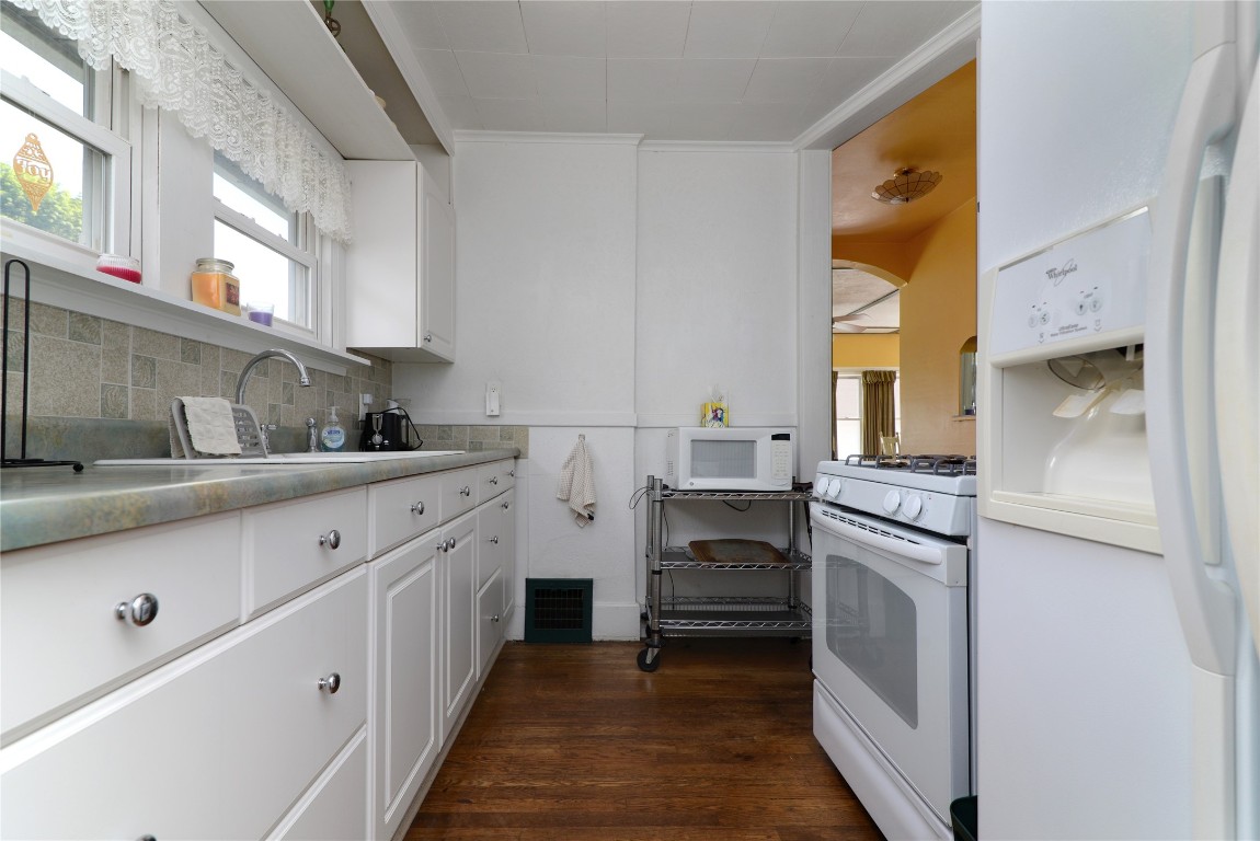 3836 Country Club Road Endwell, NY 13760 - Photo 16 of 35