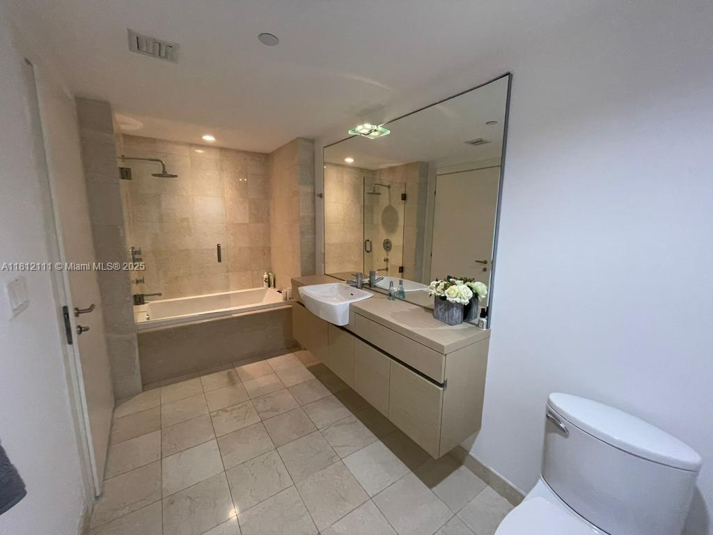 200 Biscayne Blvd Way, Unit 1103 Miami, FL 33131 - Photo 7 of 12