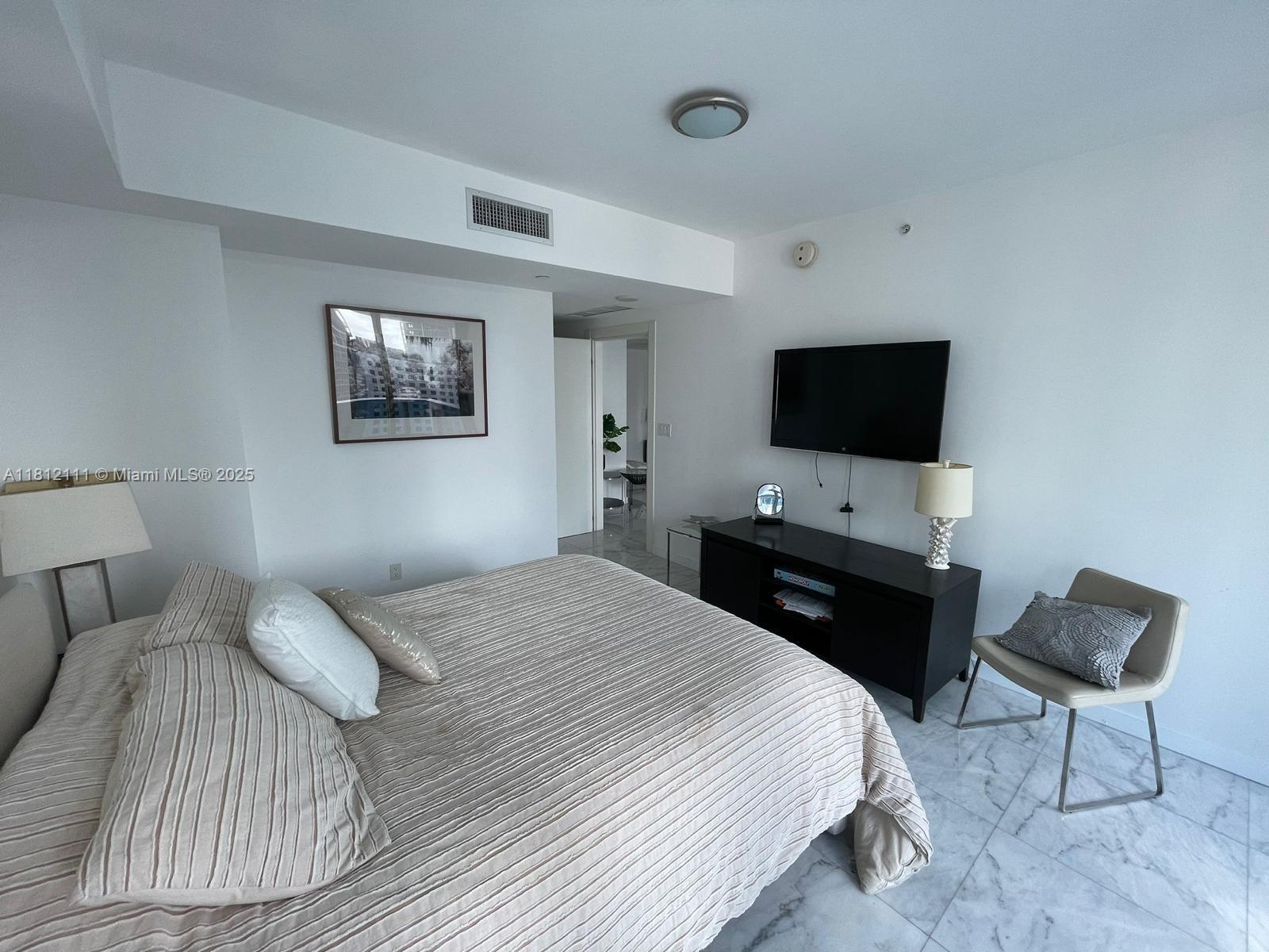 200 Biscayne Blvd Way, Unit 1103 Miami, FL 33131 - Photo 9 of 12