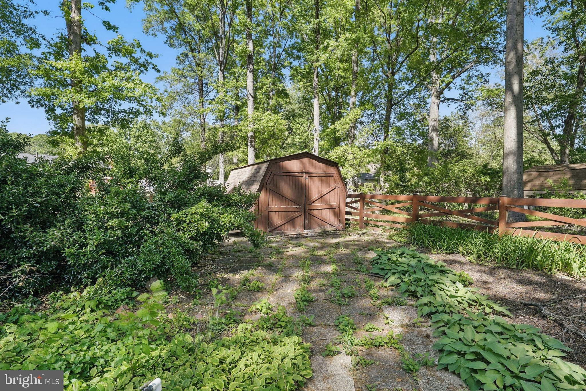 4602 Old Mill Road Alexandria, VA 22309 - Photo 43 of 46 a backyard of a house with lots of green space