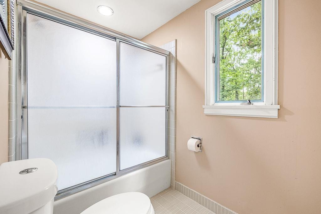 8569 Jefferson Road Commerce, GA 30529 - Photo 27 of 82 a bathroom with a shower and a toilet