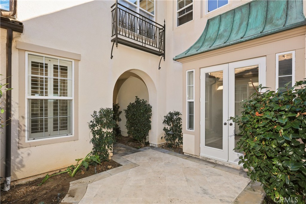 18 Vernon Newport Coast, CA 92657 - Photo 3 of 52 a front view of a house with a garden