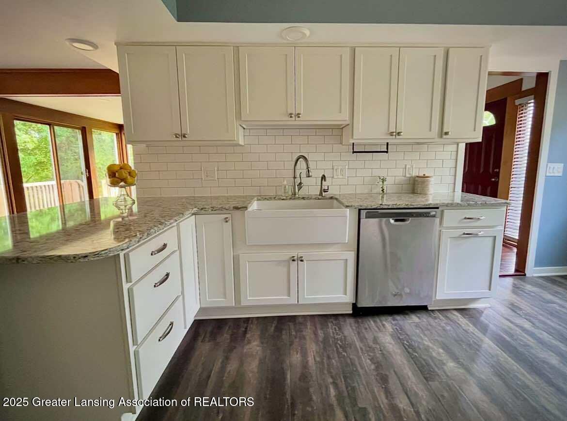 310 Piper Road Haslett, MI 48840 - Photo 11 of 45 kitchen