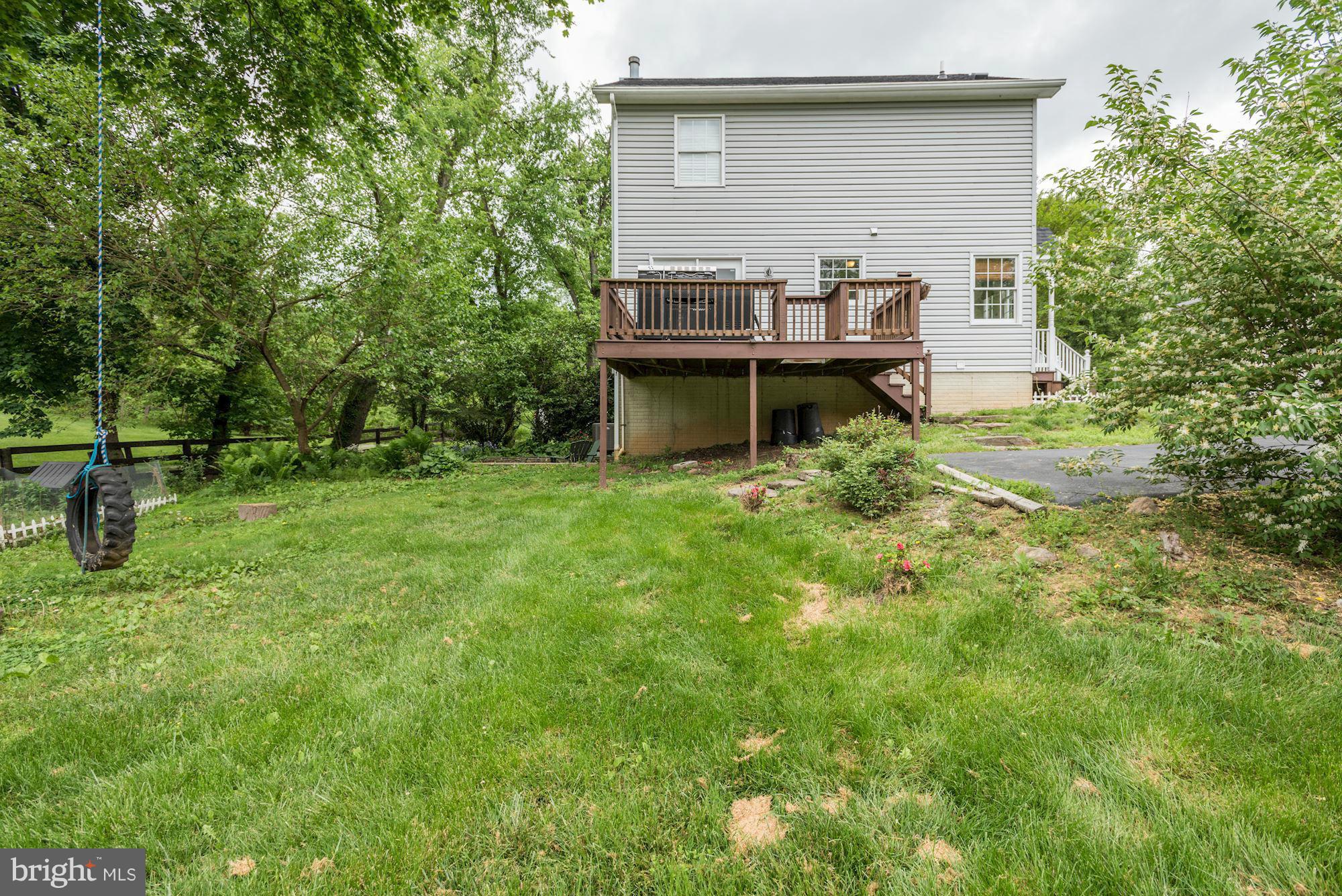 17 New Cut Road Round Hill, VA 20141 - Photo 27 of 29 a backyard of a house with table and chairs