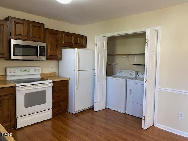 6707 Chauncey Drive Raleigh, NC 27615 - Photo 6 of 17 Kitchen 2- washer & dryer closet