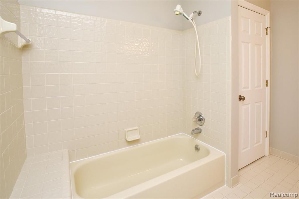 2259 Crystal Drive, Unit 32 Rochester Hills, MI 48309 - Photo 26 of 37