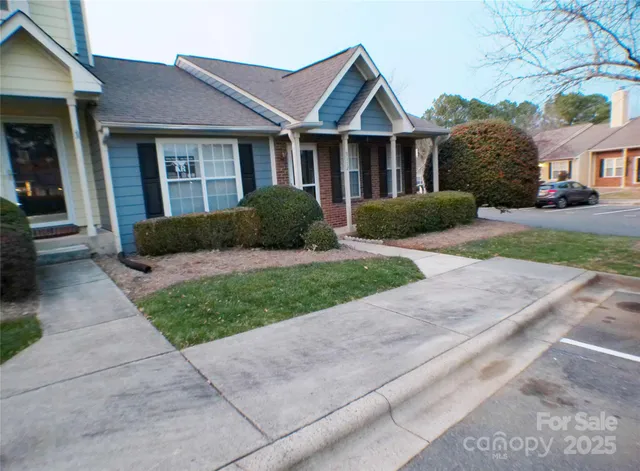 $325,000 | 9112 Four Mile Crk Road, Charlotte, NC 28277