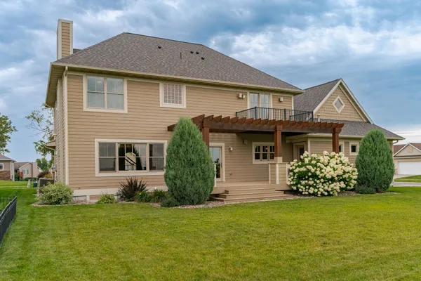 $739,900 | 114 Prairie Stone Court, Stewartville, MN 55976